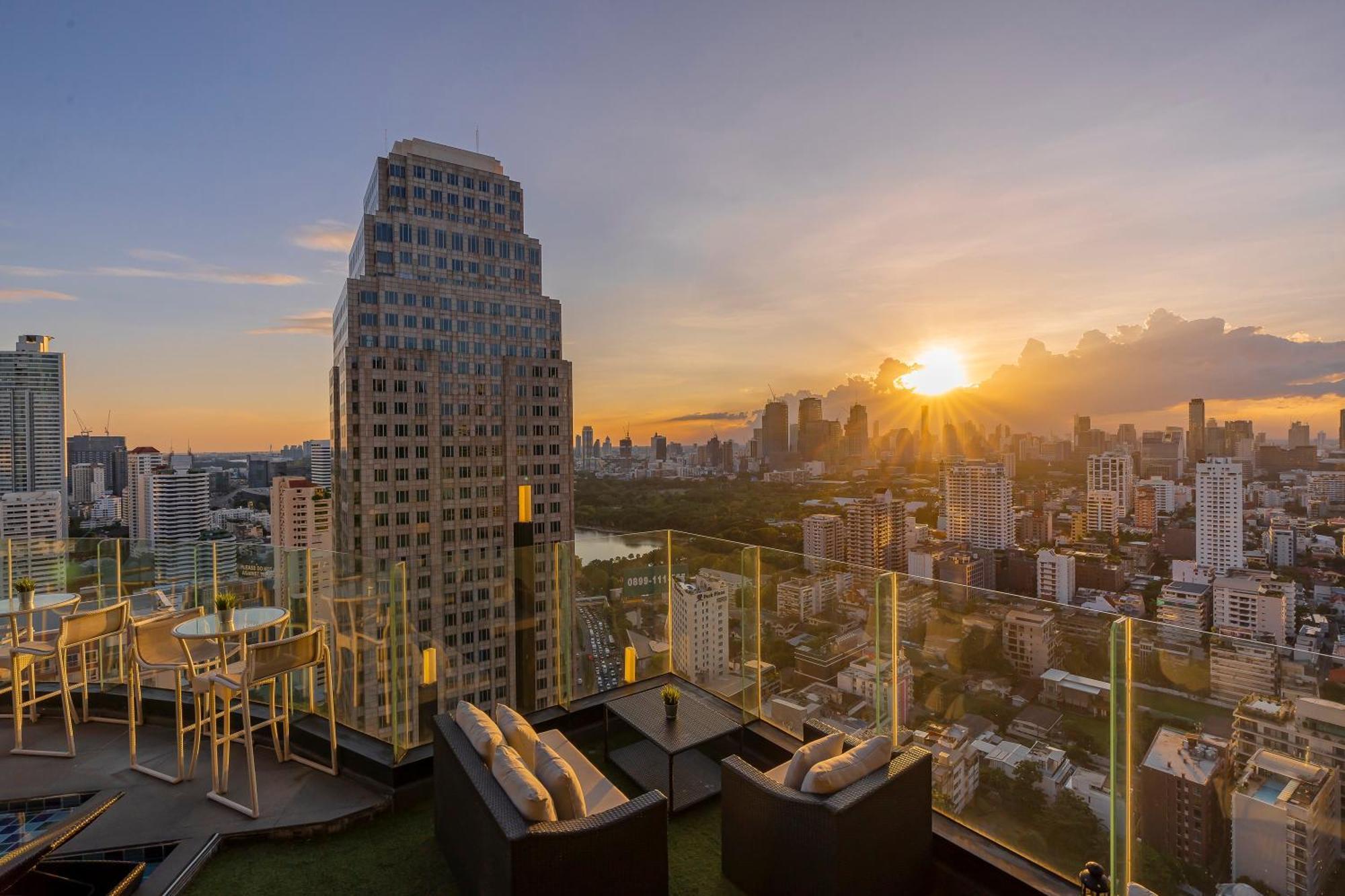 The Continent Hotel Sukhumvit - Asok Bts Bangkok By Compass Hospitality Екстериор снимка